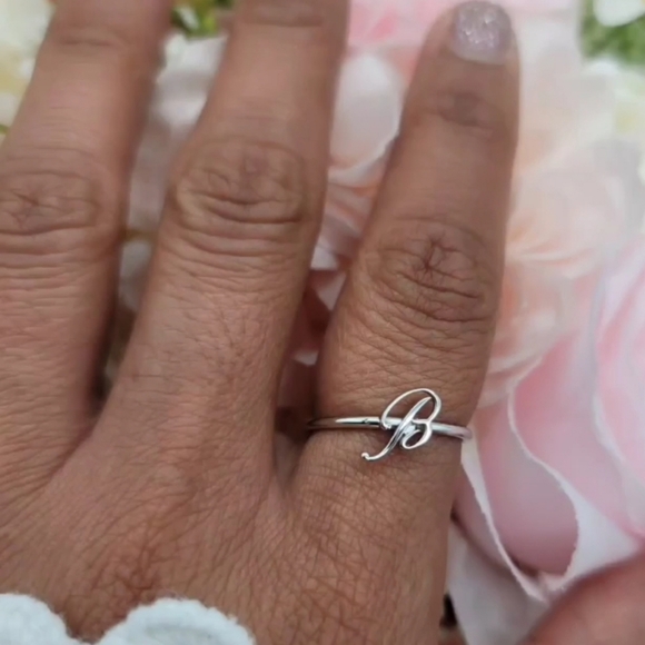 ♥️ DAINTY INITIAL STERLING SILVER RING - Picture 5 of 16